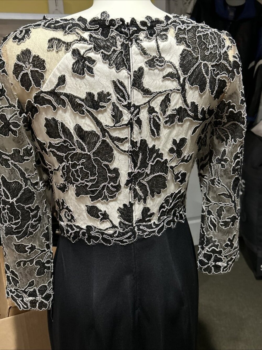Tadashi Shoji Dress Peony Embroidered Lace Stretch Dress Black Ivory Nude 6 New - Picture 11 of 14